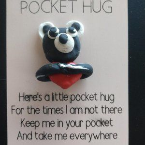 BEAR POCKET HUG